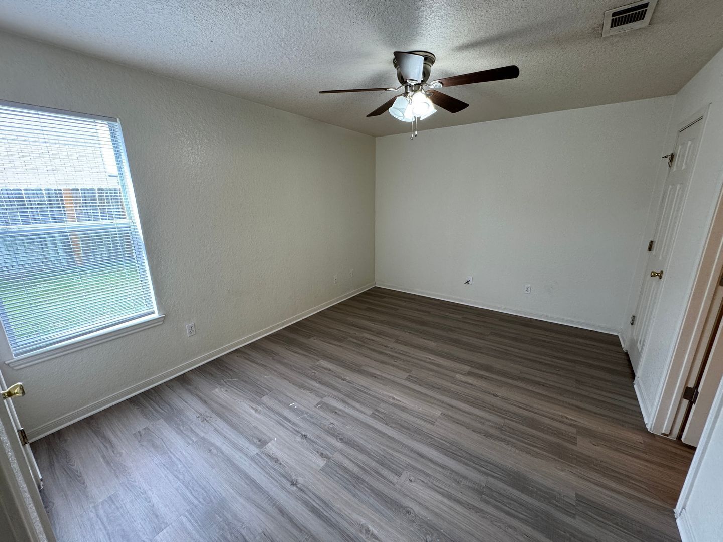 Building Photo - 1606 Dugger Cir