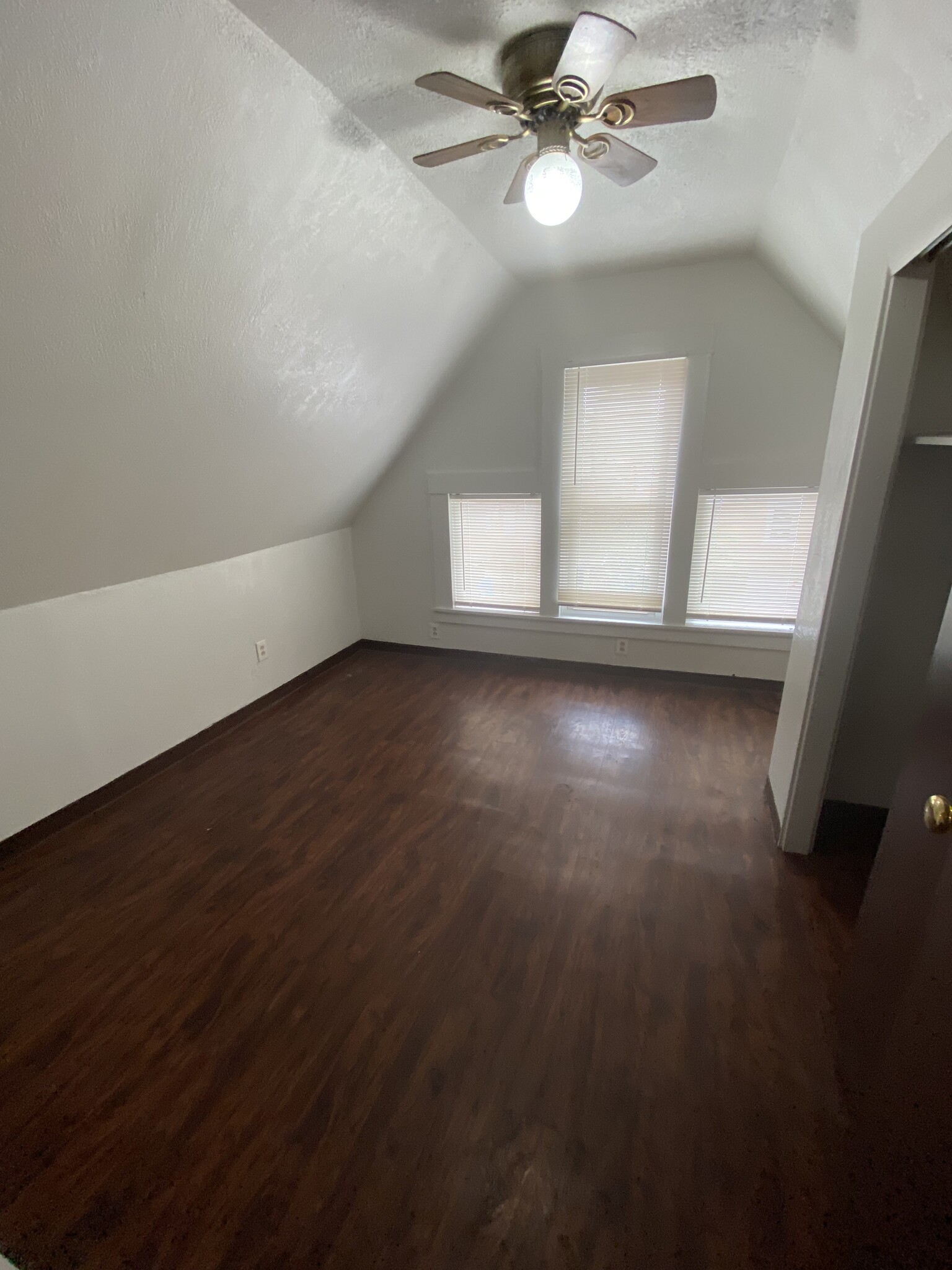 Building Photo - 442 Eleanor St