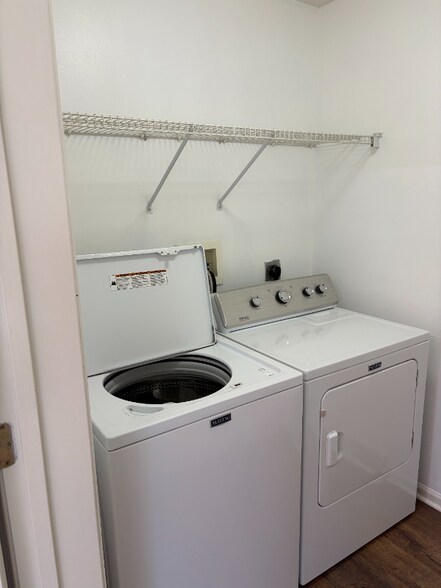 Building Photo - 358 Cherry St