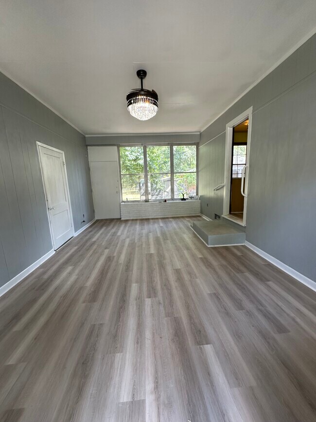 Building Photo - 2704 44th Ave