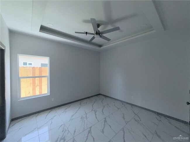 Building Photo - 10 West Dr