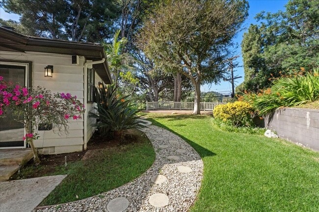 Building Photo - Private Hillside Retreat with Expansive Yard, Chef’s Kitchen, and Spa-Like Primary Suite