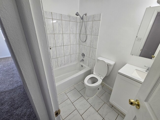 Building Photo - 2507 Spruce St