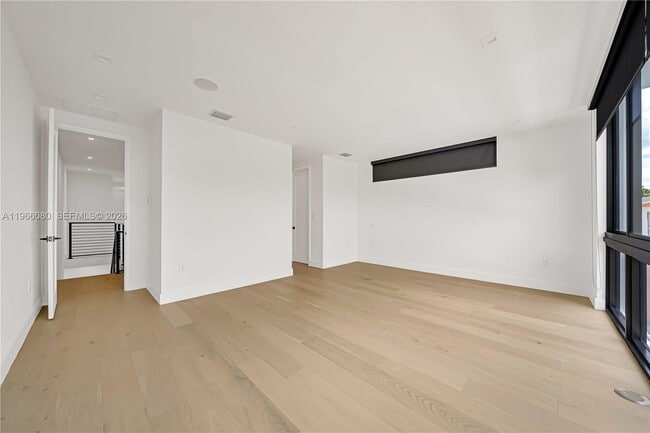 Building Photo - 2710 SW 34th Ave