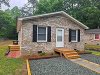 Building Photo - 3 BR - Looks New!!!!