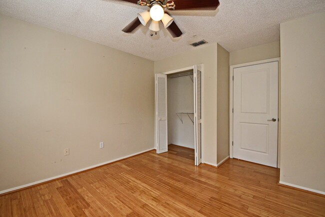 Building Photo - Colonialtown North 3BR – Prime Mills 50 Location