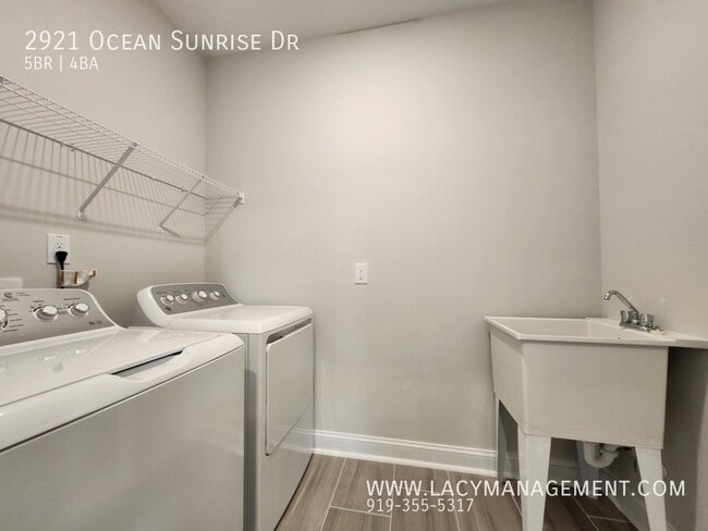 Building Photo - 2921 Ocean Sunrise Dr