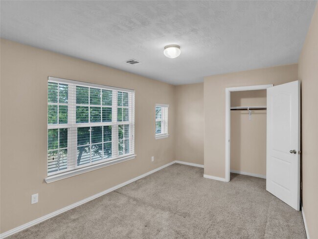 Building Photo - 1418 Banbury Ct