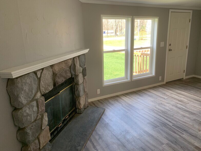 Living Room - 14118 Lincoln Lake Avenue