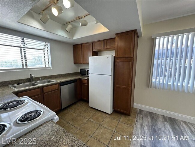 Building Photo - Updated First-Floor Unit | Granite Counter...