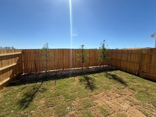 Building Photo - Tres Laurels-Wellton