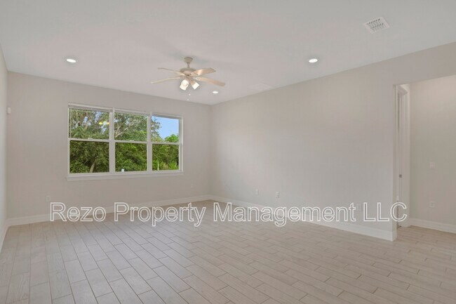 Building Photo - 2132 Live Oak Lake Rd