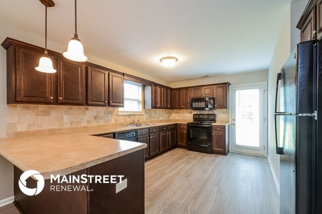 Building Photo - 568 Fox Run Cir