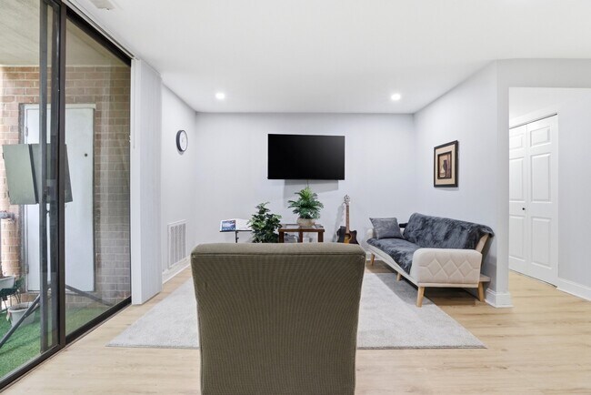 Building Photo - 742 Quince Orchard Blvd