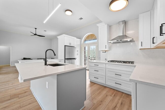Building Photo - 140 Barton Ranch Cir