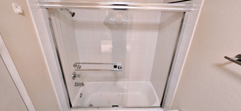 Building Photo - 277 Pleasant St