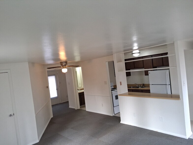 Building Photo - 4944 Old Maysville Rd