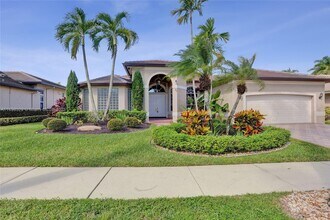 Building Photo - 2553 Jardin Manor