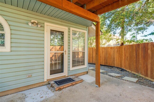 Building Photo - 1917 Windy Park Dr