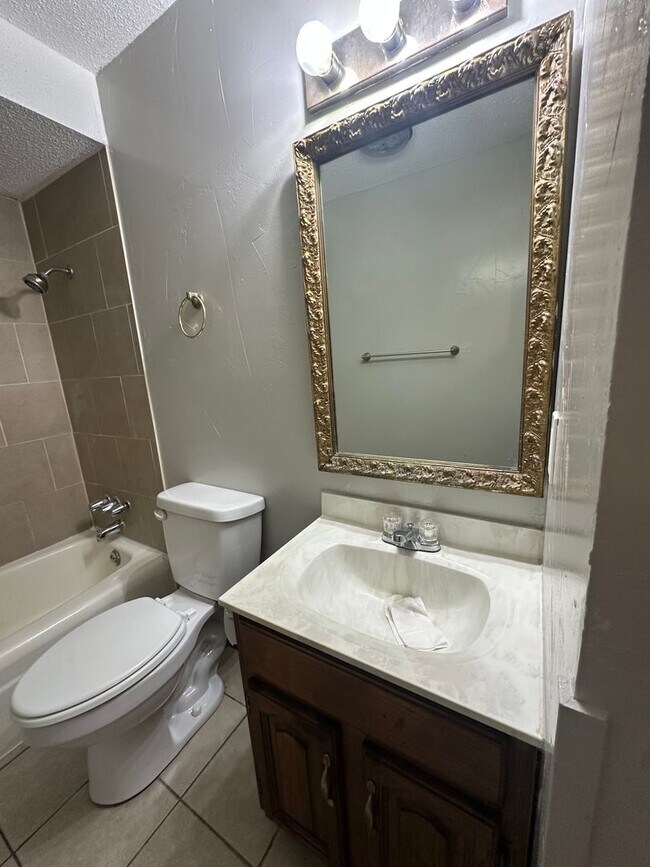 Building Photo - 3904 Overland Dr