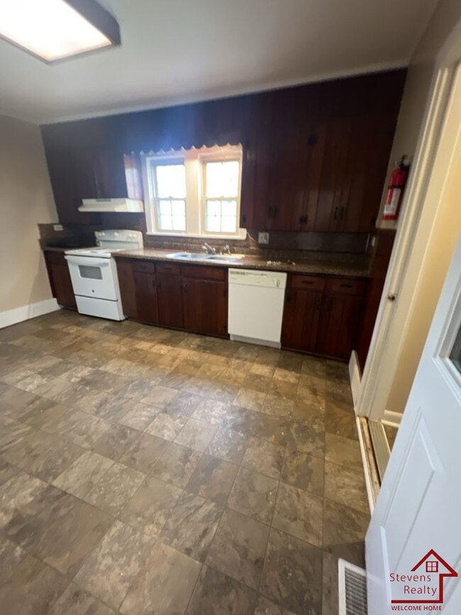 Building Photo - 236 S Young St