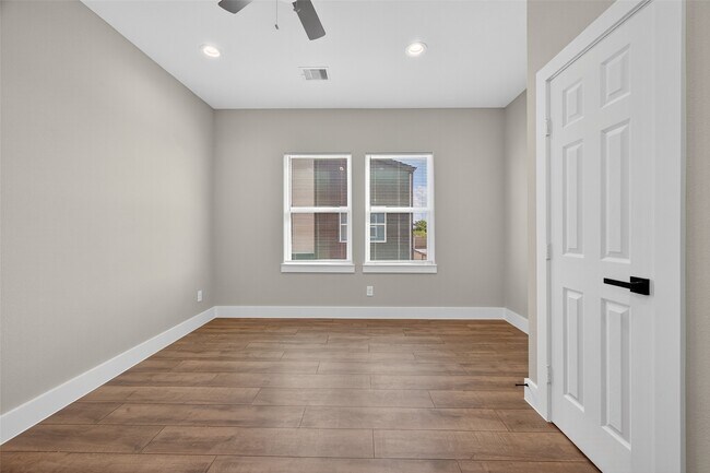 Building Photo - 2109 Marnel Rd