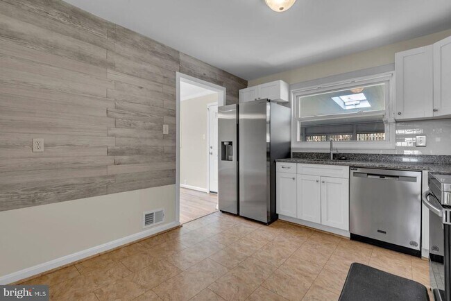 Building Photo - 6004 Mustang Pl