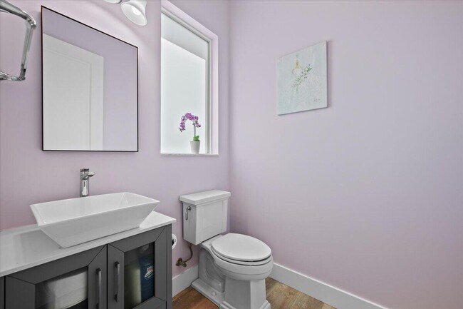 Building Photo - 1127 Faulkner Ter