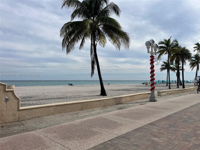 Building Photo - 326 Wilson St