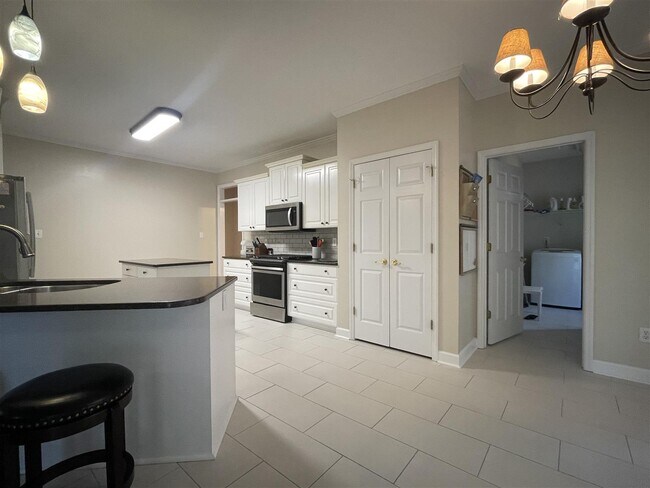 Building Photo - 11 Hialeah Pl