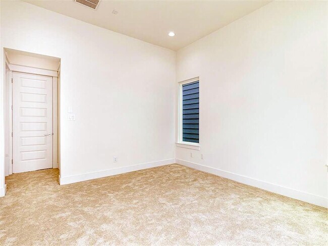 Building Photo - 2531 Hollister St