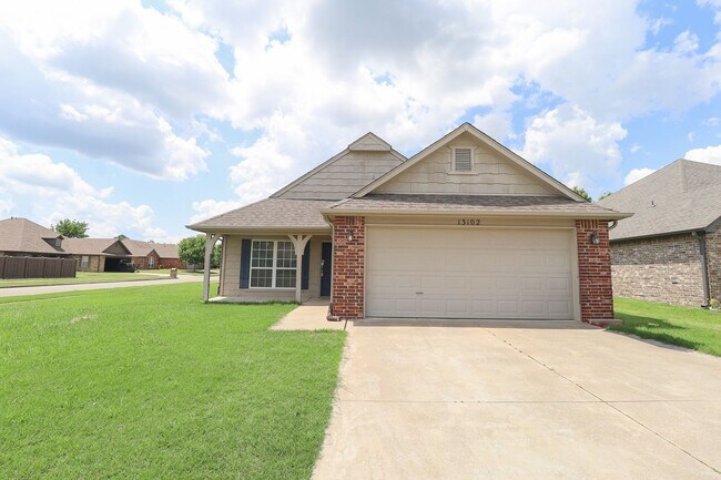 Primary Photo - 3 Bed 2 Bath Home in Collinsville *Price D...