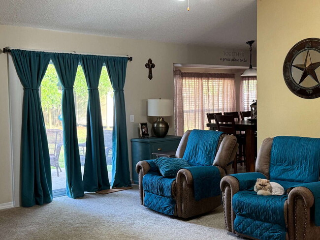 Building Photo - "Spacious 4-Bed Family Home in Milton with...