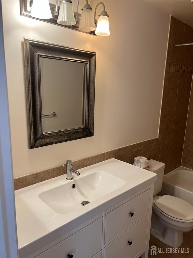 Building Photo - 7492 Elm Ct