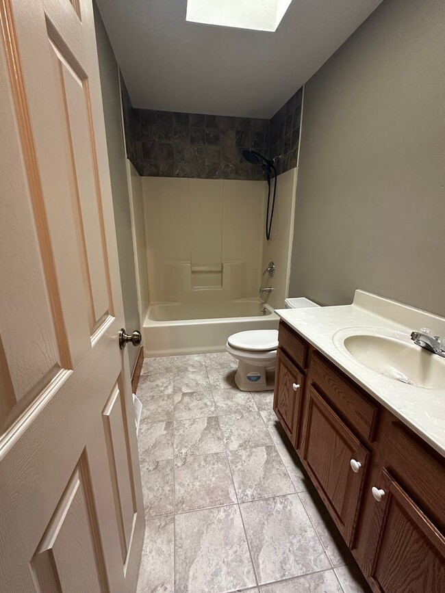 Building Photo - 3 Bedroom Townhouse Leola