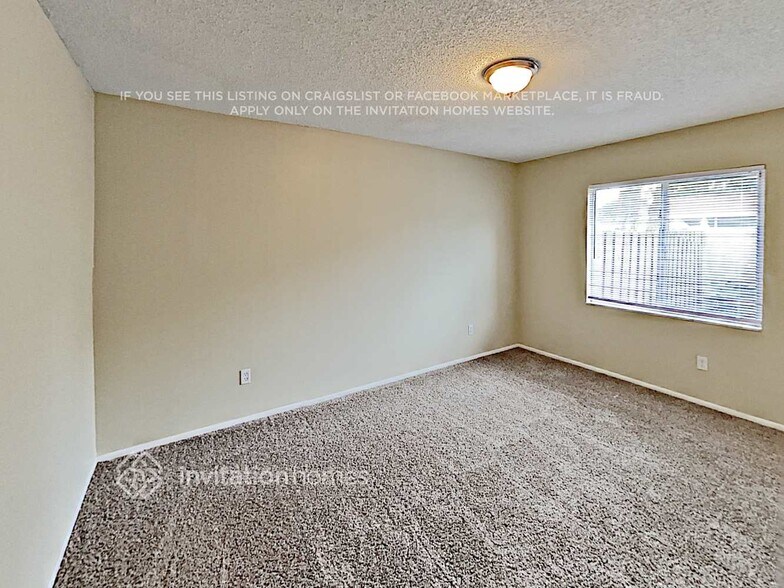 Building Photo - 105 Lake Ada Cir