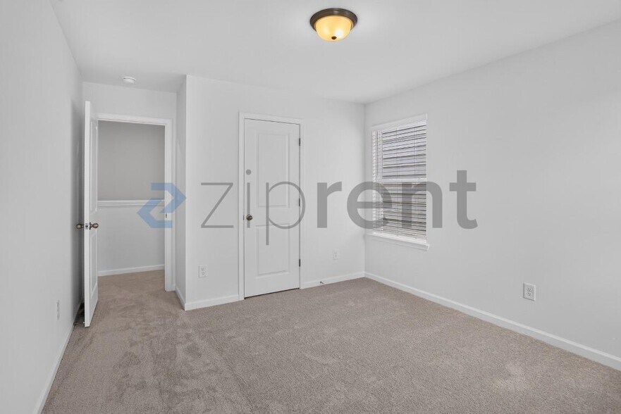 Building Photo - Unit