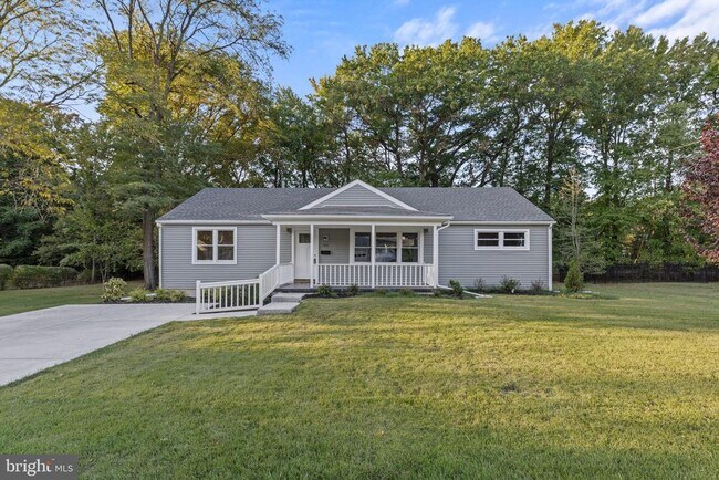 Building Photo - 705 Devon Rd