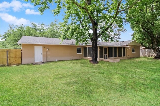 Building Photo - 124 Sunset Dr