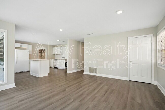 Building Photo - 1770 Rogers Ave SW
