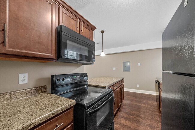 Building Photo - Pet Friendly Two Bedroom!