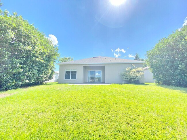 Building Photo - Stunning Lake View Home in Waterside Estate!