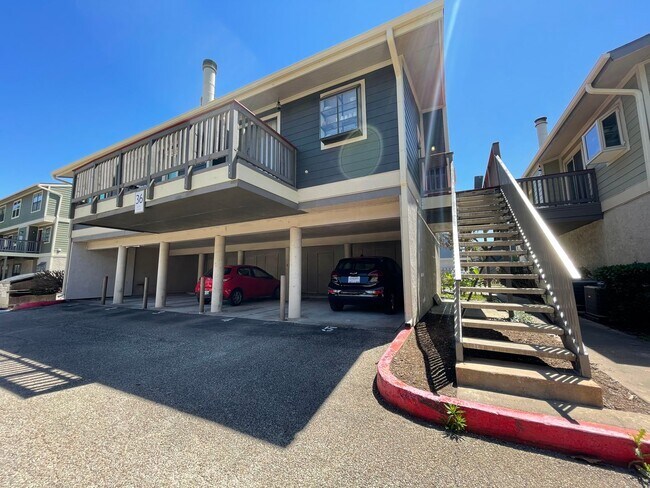 Building Photo - Cozy 1 Bedroom, 1 Bathroom Condo In the He...