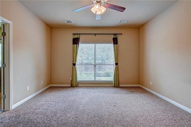 Building Photo - 2409 Santa Clara Ln