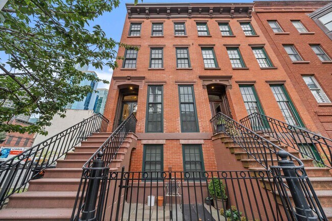 Building Photo - 194 Washington St