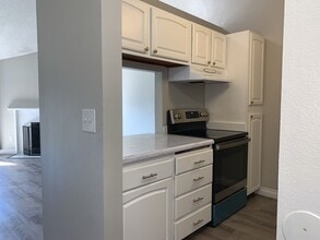 Building Photo - Elegant Auburn Condo 1Bd/1Ba