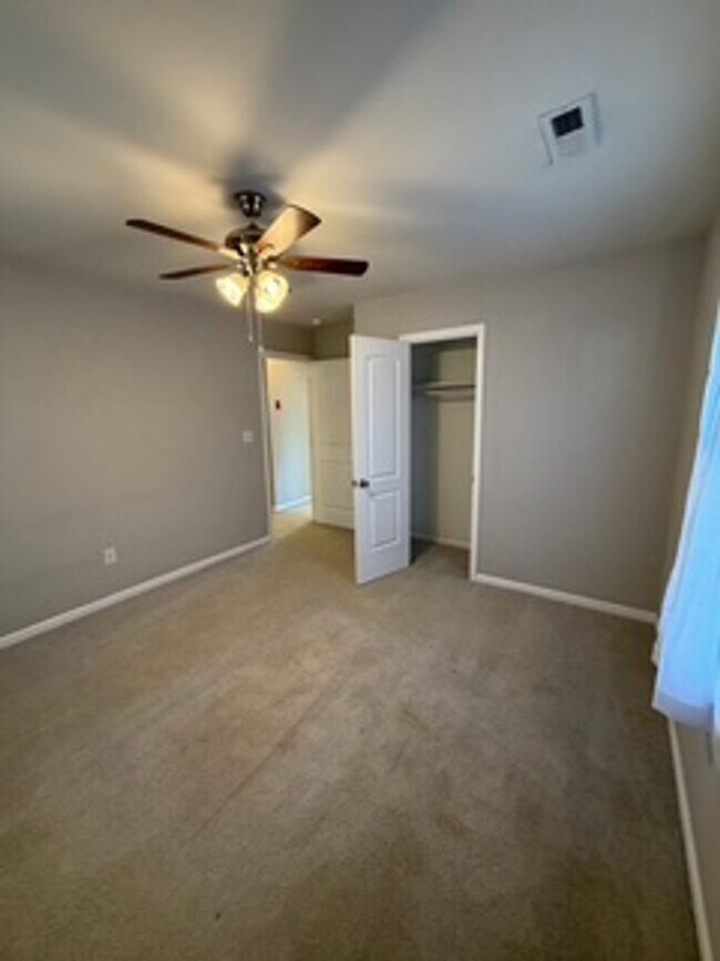 Building Photo - 3 Bed, 1 Bath House in Newport News!