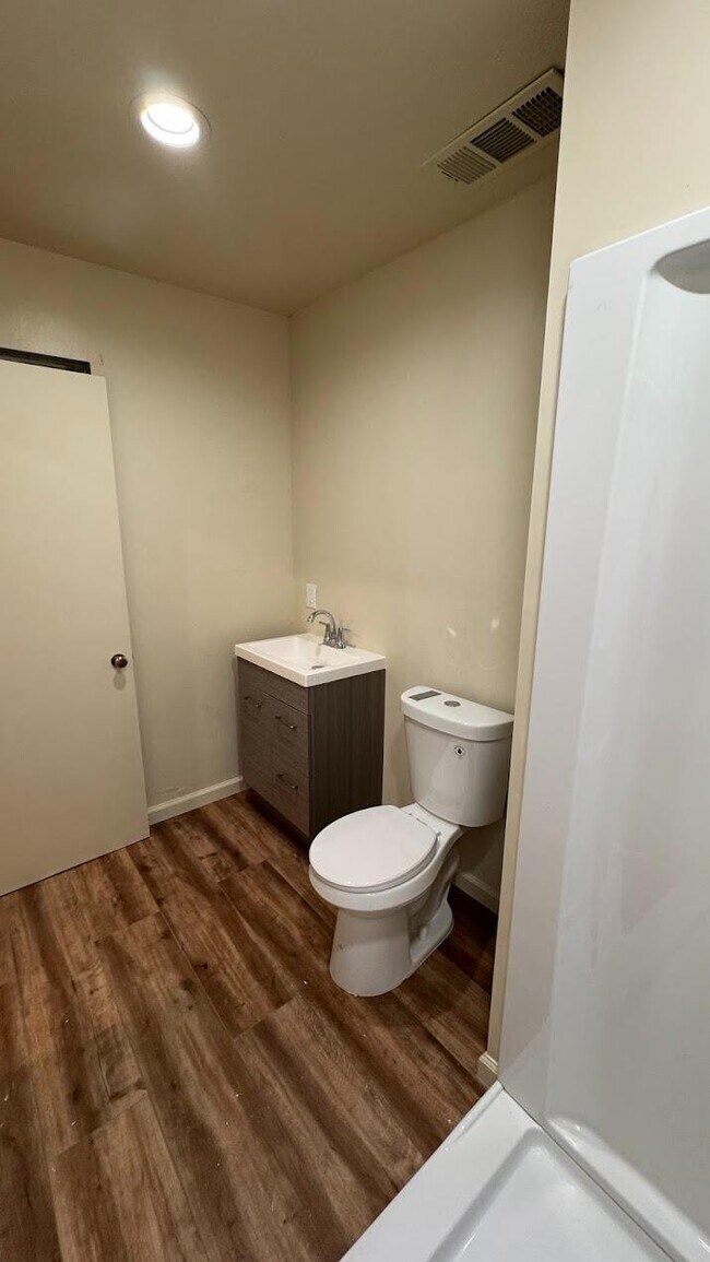 Building Photo - 493 N Alta Ave