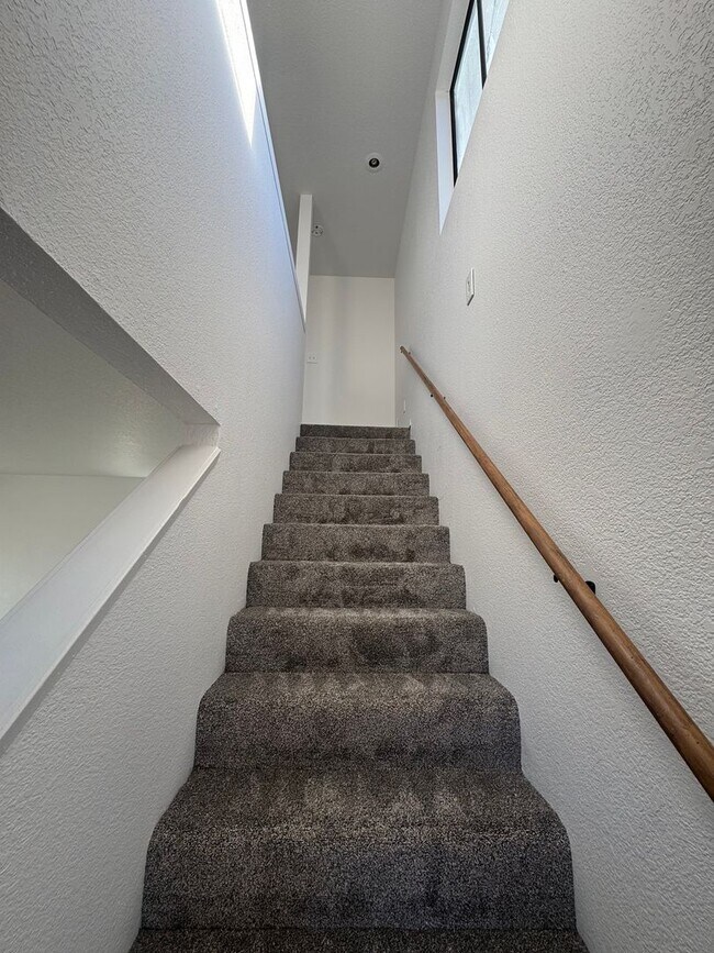 Building Photo - 1456 Magnolia Ave