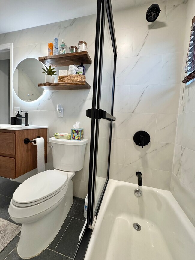 Building Photo - 240 Norgrove Ave